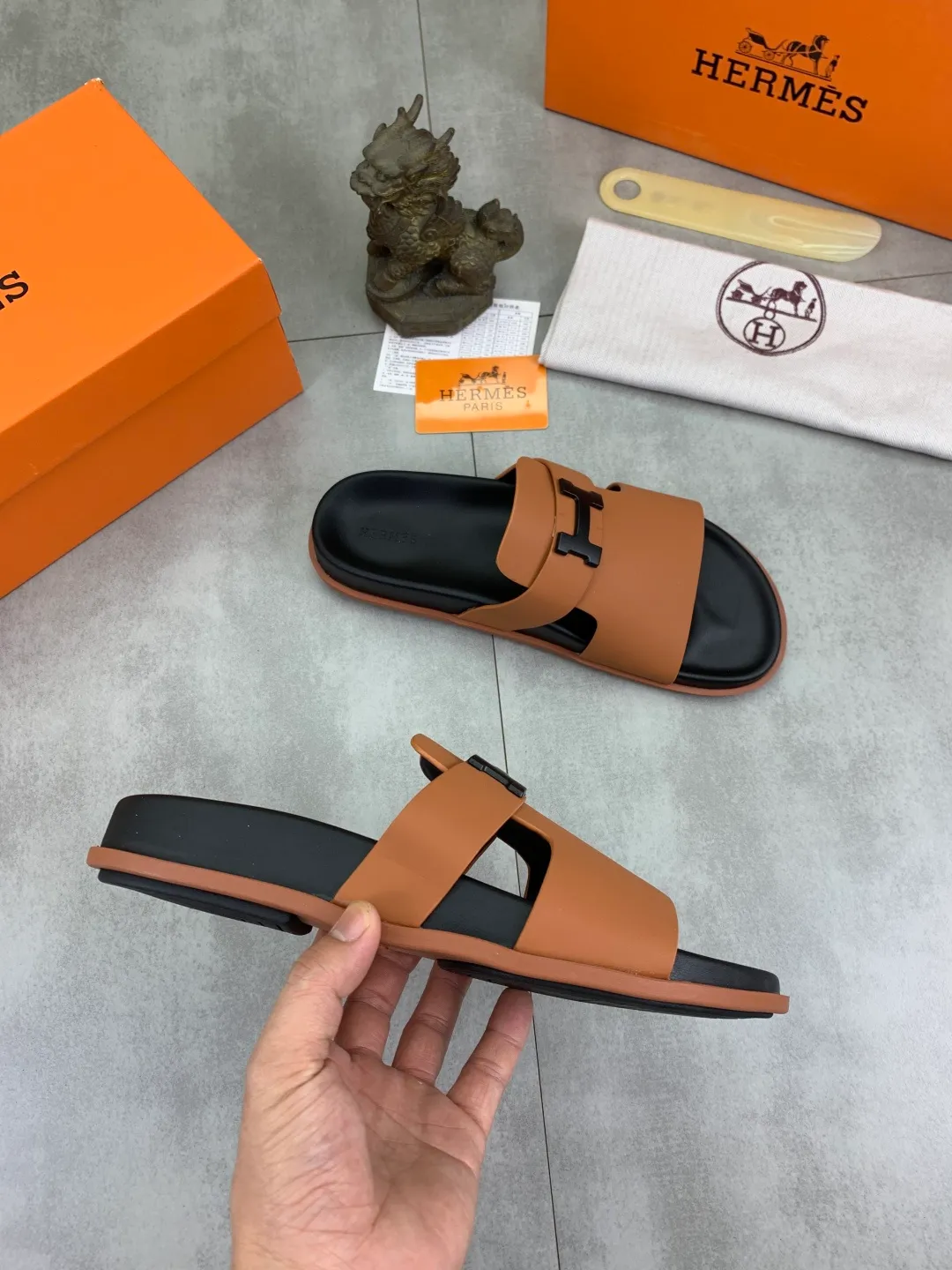 Men's shoes 💰P440 New [HERMES] high-end quality new Hermès slippers, made of imported silk calfskin, wear-resistant and non-slip rubber outsole. Fashionable and elegant code number: 39-44 (38 45 46 customized)
